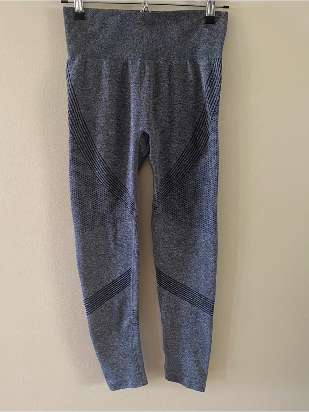 Seamless Scrunch Butt Leggings Gray Size M (Runs Small) High Waisted Gym Yoga Ac